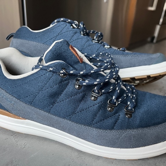 Solomon light hiker/urban shoe - Picture 1 of 9